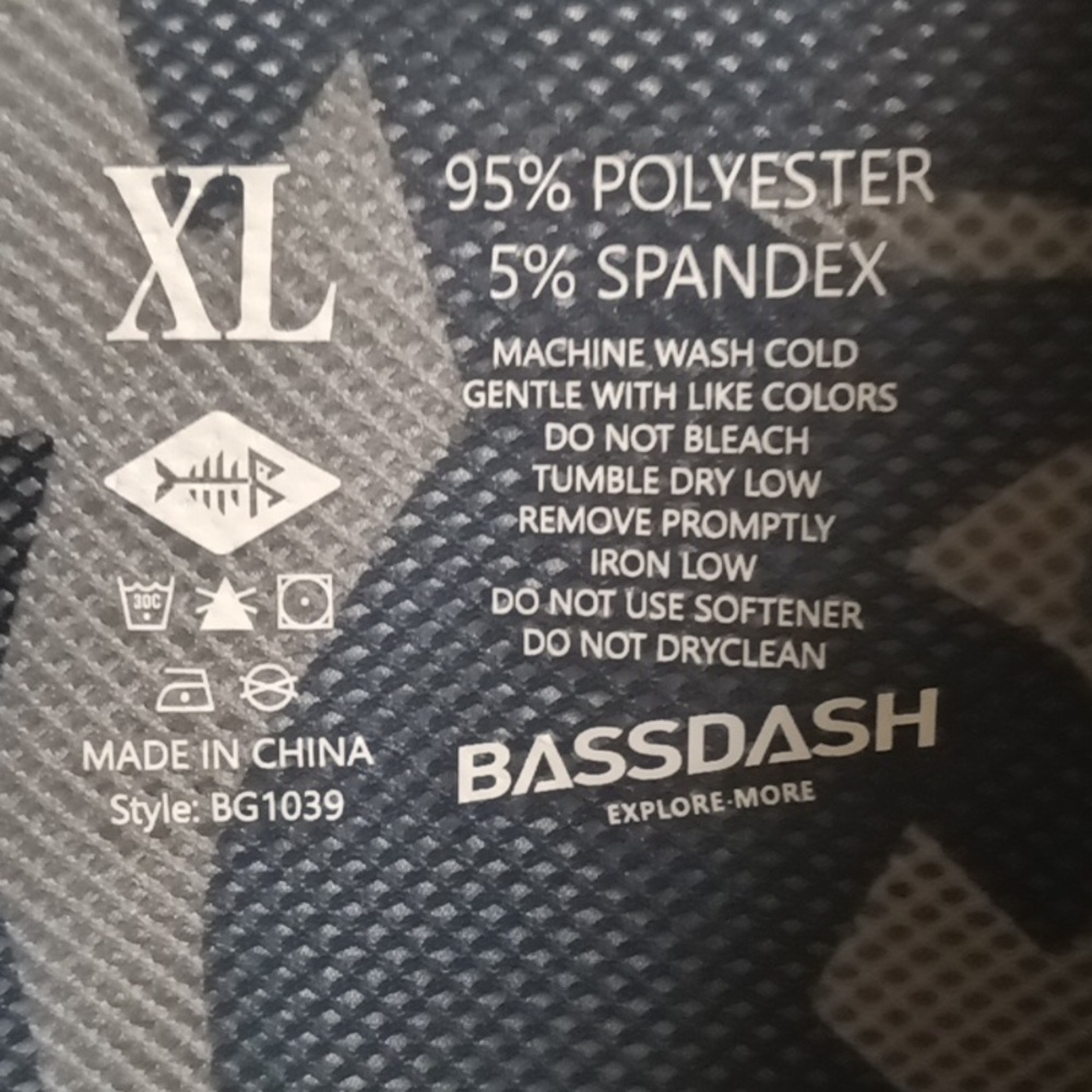 NWOT BASSDASH poly/spandex blend l/s gray/black l/s camo shirt Size XL